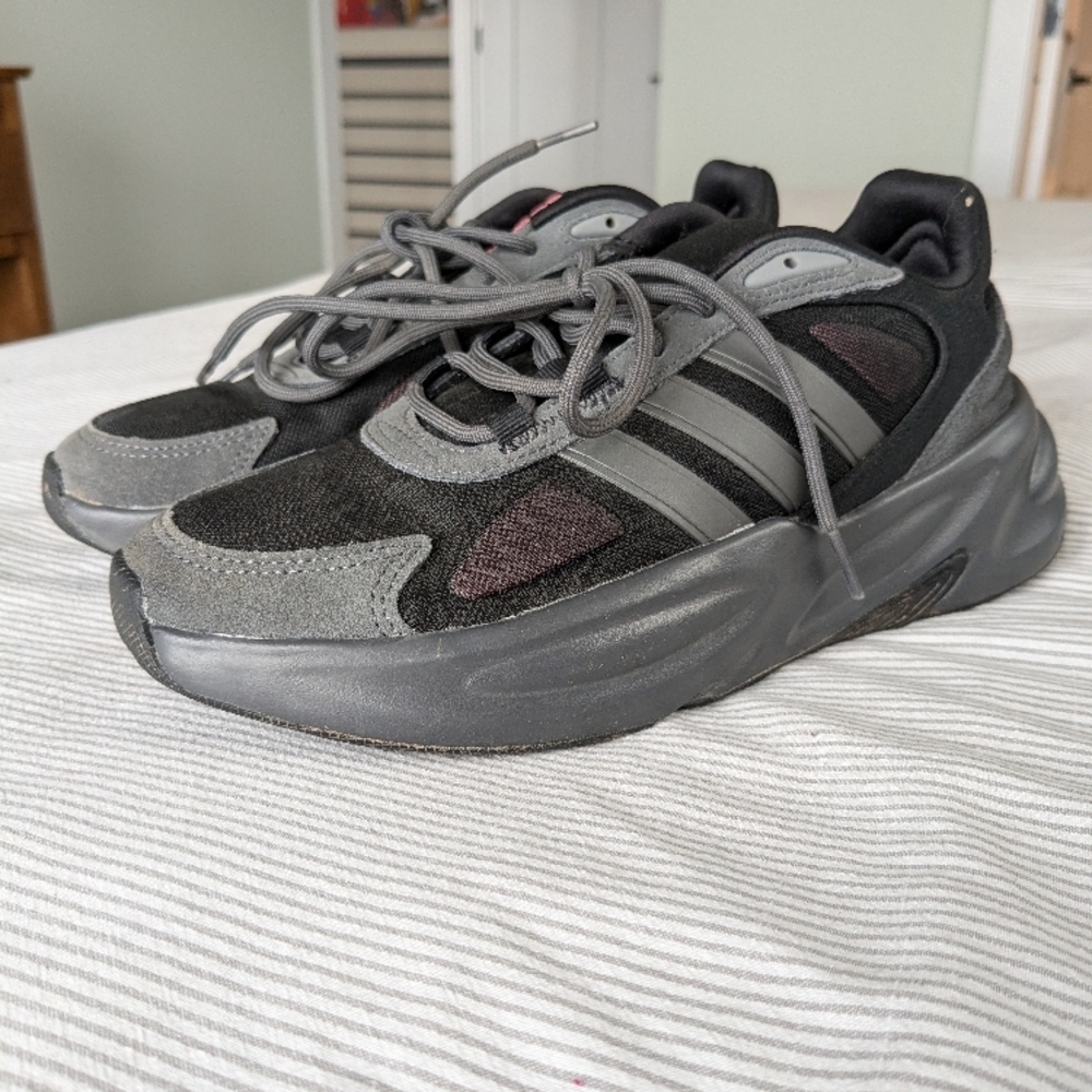 4 for 30$ 🧞‍♀️🧞‍♀️🧞‍♀️Adidas Black and Gray Sneakers